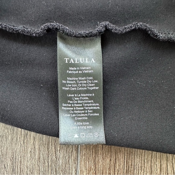 Aritzia Talula Black Tulip Women's Skirt XXS (0-2) - Picture 4 of 9